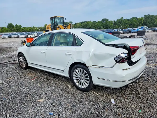 1VWBT7A32HC040413 2017 VOLKSWAGEN PASSAT - Image 2
