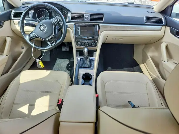 1VWBT7A32HC040413 2017 VOLKSWAGEN PASSAT - Image 8