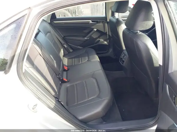 1VWBT7A32HC046759 2017 VOLKSWAGEN PASSAT - Image 8