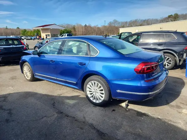 1VWBT7A32HC055087 2017 VOLKSWAGEN PASSAT - Image 2