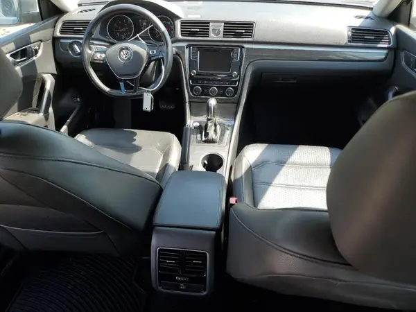 1VWBT7A32HC062069 2017 VOLKSWAGEN PASSAT - Image 8