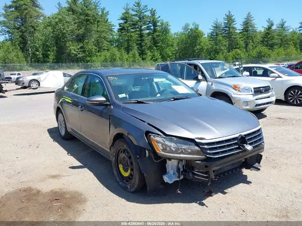 1VWBT7A32HC063447 2017 VOLKSWAGEN PASSAT - Image 1