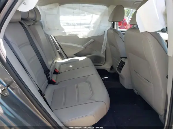 1VWBT7A32HC063447 2017 VOLKSWAGEN PASSAT - Image 8