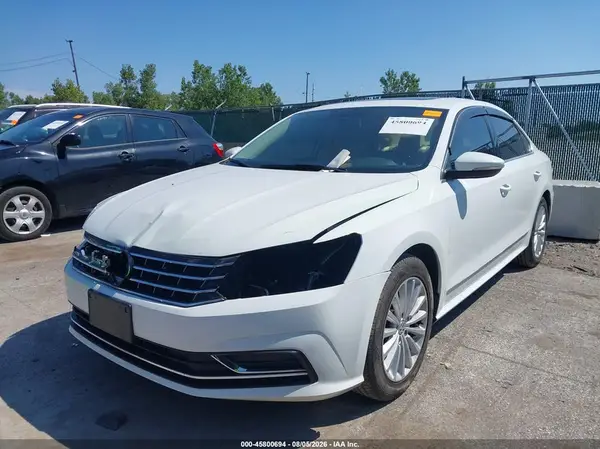 1VWBT7A32HC063982 2017 VOLKSWAGEN PASSAT - Image 2