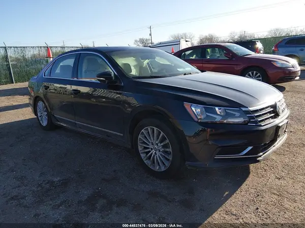 1VWBT7A32HC066008 2017 VOLKSWAGEN PASSAT - Image 1
