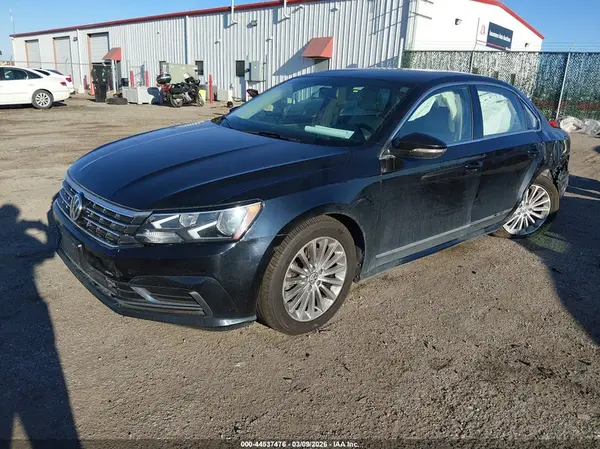 1VWBT7A32HC066008 2017 VOLKSWAGEN PASSAT - Image 2