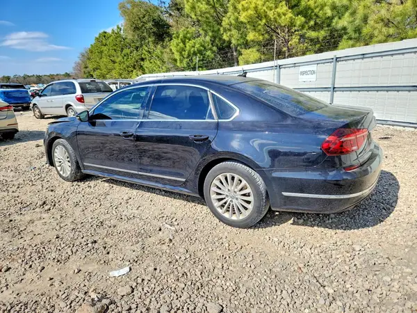 1VWBT7A32HC069426 2017 VOLKSWAGEN PASSAT - Image 2