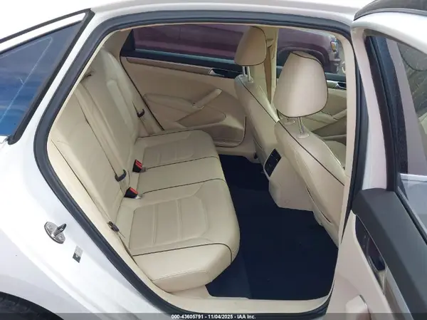 1VWBT7A32HC073668 2017 VOLKSWAGEN PASSAT - Image 8