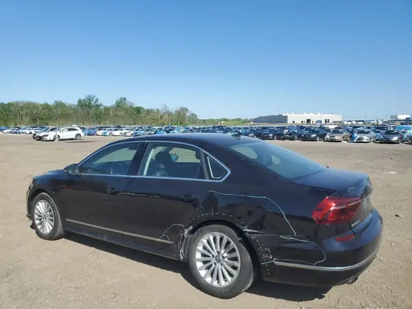 1VWBT7A32HC076733 2017 VOLKSWAGEN PASSAT - Image 2