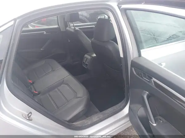 1VWBT7A32HC077039 2017 VOLKSWAGEN PASSAT - Image 8