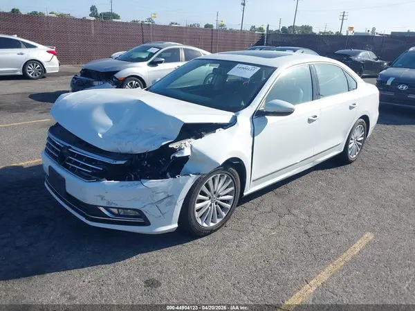 1VWBT7A32HC077395 2017 VOLKSWAGEN PASSAT - Image 2