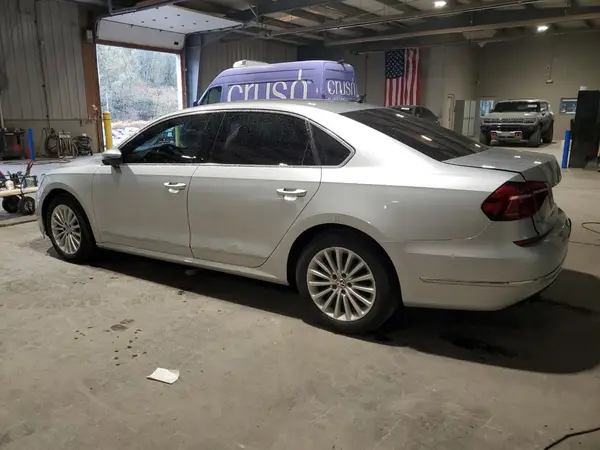 1VWBT7A32HC084458 2017 VOLKSWAGEN PASSAT - Image 2