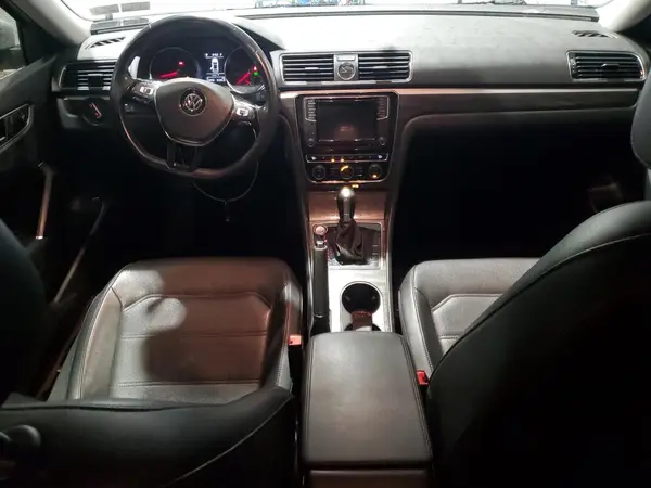1VWBT7A32HC084458 2017 VOLKSWAGEN PASSAT - Image 8