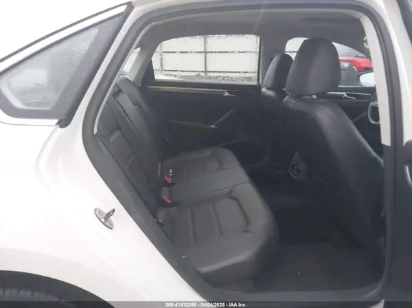 1VWBT7A32HC086078 2017 VOLKSWAGEN PASSAT - Image 8
