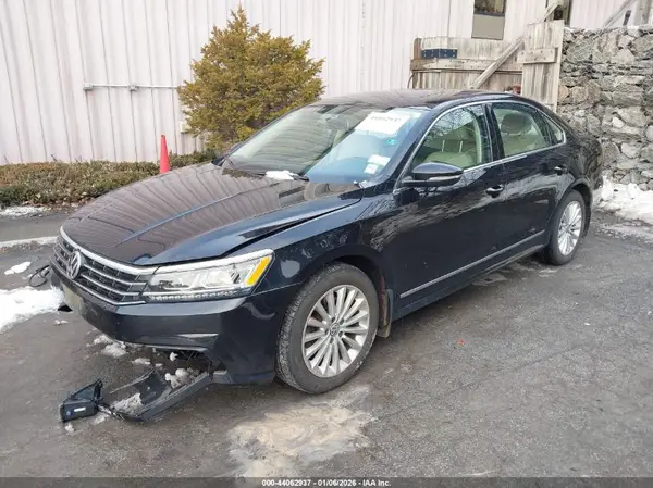 1VWBT7A33HC004651 2017 VOLKSWAGEN PASSAT - Image 2