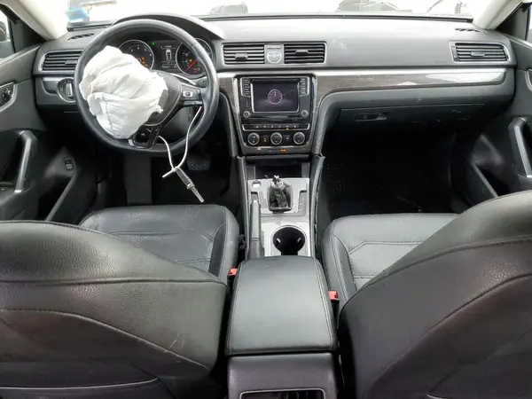 1VWBT7A33HC007145 2017 VOLKSWAGEN PASSAT - Image 8