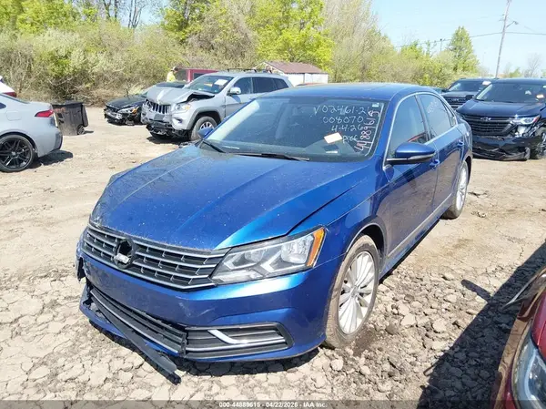 1VWBT7A33HC008070 2017 VOLKSWAGEN PASSAT - Image 2