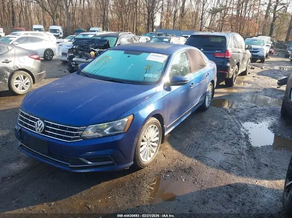 1VWBT7A33HC010613 2017 VOLKSWAGEN PASSAT - Image 2