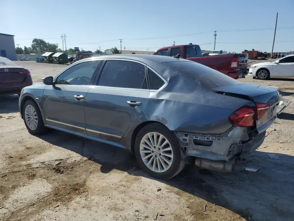 1VWBT7A33HC012863 2017 VOLKSWAGEN PASSAT - Image 2
