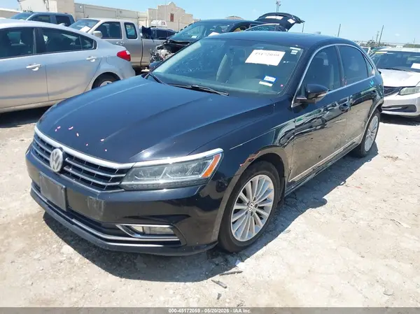 1VWBT7A33HC013057 2017 VOLKSWAGEN PASSAT - Image 2