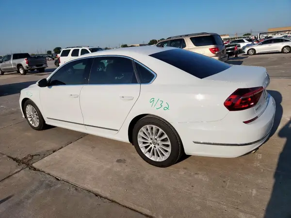 1VWBT7A33HC013415 2017 VOLKSWAGEN PASSAT - Image 2