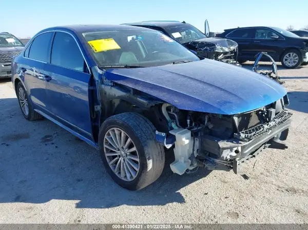 1VWBT7A33HC014855 2017 VOLKSWAGEN PASSAT - Image 1