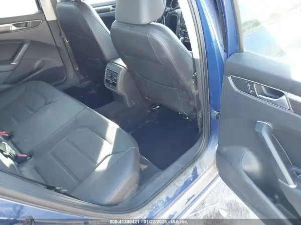 1VWBT7A33HC014855 2017 VOLKSWAGEN PASSAT - Image 8