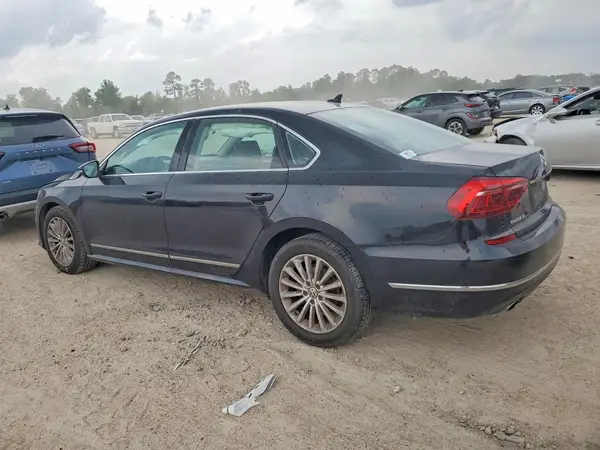 1VWBT7A33HC015536 2017 VOLKSWAGEN PASSAT - Image 2