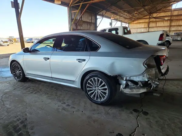 1VWBT7A33HC017769 2017 VOLKSWAGEN PASSAT - Image 2
