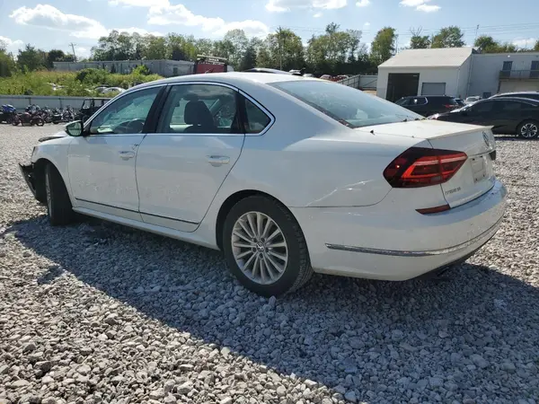 1VWBT7A33HC019523 2017 VOLKSWAGEN PASSAT - Image 2