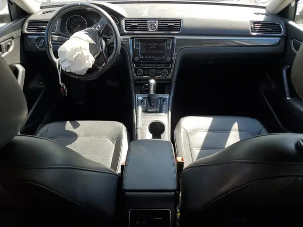 1VWBT7A33HC019523 2017 VOLKSWAGEN PASSAT - Image 8