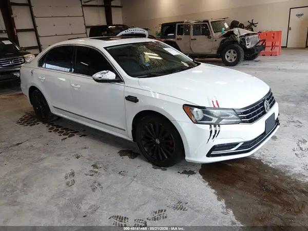 1VWBT7A33HC020705 2017 VOLKSWAGEN PASSAT - Image 1