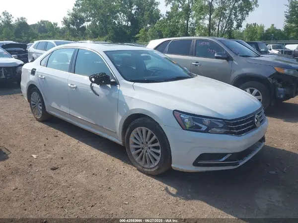 1VWBT7A33HC021093 2017 VOLKSWAGEN PASSAT - Image 1