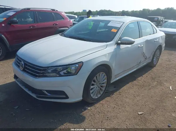 1VWBT7A33HC021093 2017 VOLKSWAGEN PASSAT - Image 2