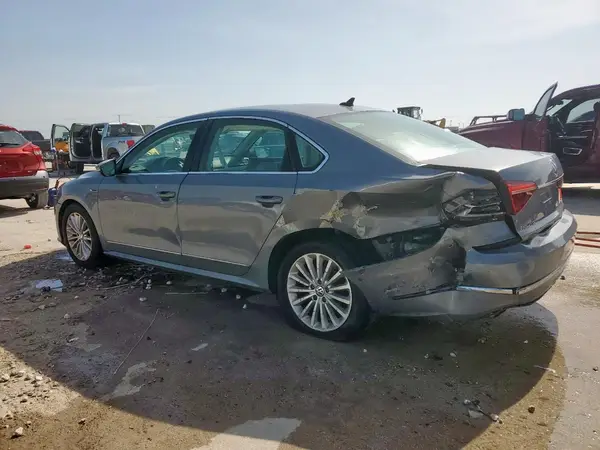 1VWBT7A33HC021515 2017 VOLKSWAGEN PASSAT - Image 2