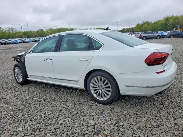 1VWBT7A33HC024172 2017 VOLKSWAGEN PASSAT - Image 2