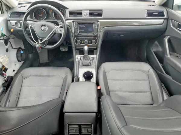 1VWBT7A33HC024172 2017 VOLKSWAGEN PASSAT - Image 8