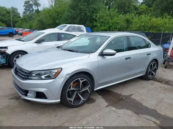 1VWBT7A33HC026732 2017 VOLKSWAGEN PASSAT - Image 2