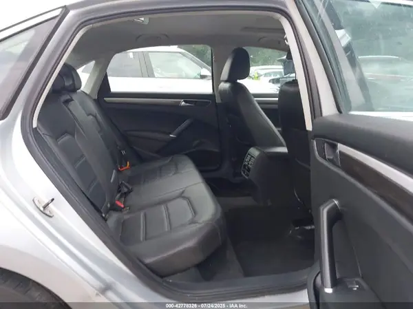 1VWBT7A33HC026732 2017 VOLKSWAGEN PASSAT - Image 8