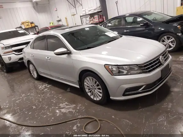 1VWBT7A33HC029310 2017 VOLKSWAGEN PASSAT - Image 1