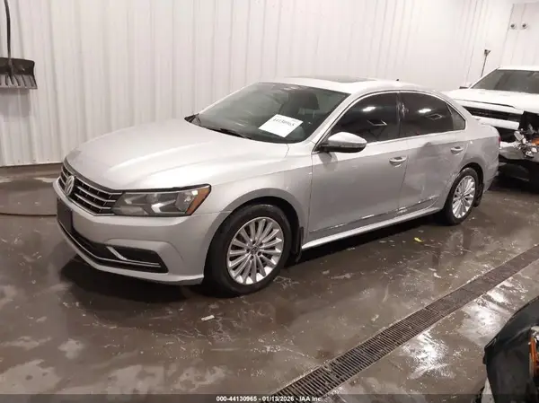 1VWBT7A33HC029310 2017 VOLKSWAGEN PASSAT - Image 2