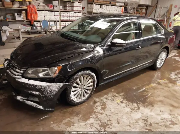 1VWBT7A33HC033065 2017 VOLKSWAGEN PASSAT - Image 2