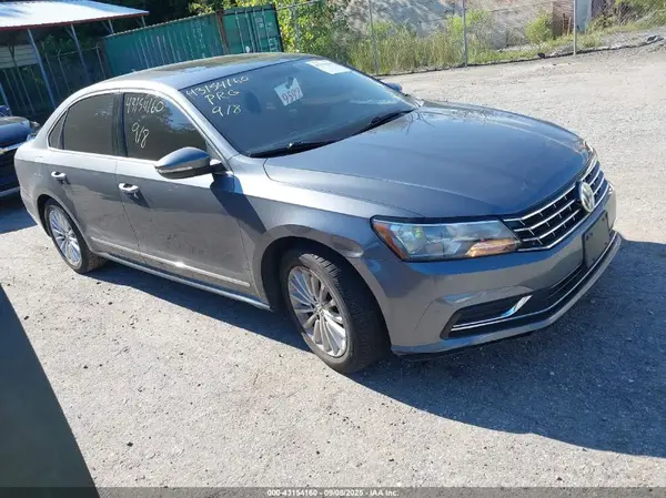 1VWBT7A33HC033874 2017 VOLKSWAGEN PASSAT - Image 1