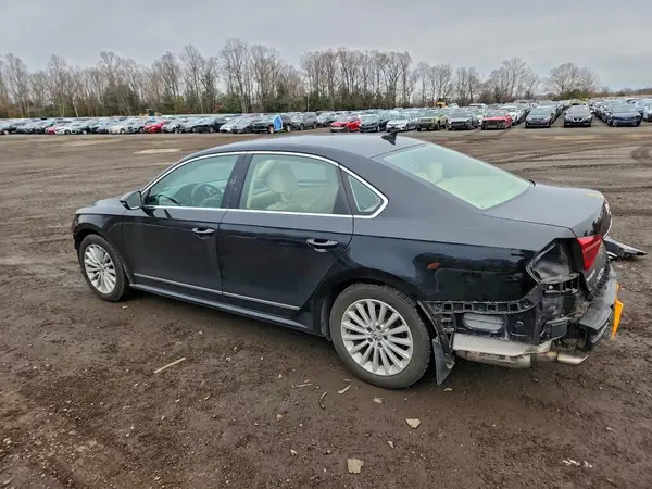 1VWBT7A33HC037343 2017 VOLKSWAGEN PASSAT - Image 2