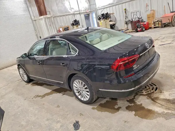 1VWBT7A33HC039691 2017 VOLKSWAGEN PASSAT - Image 2