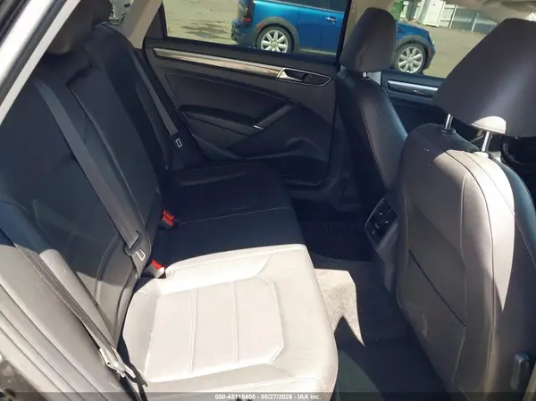 1VWBT7A33HC040937 2017 VOLKSWAGEN PASSAT - Image 8