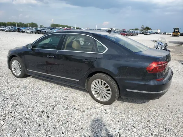 1VWBT7A33HC044129 2017 VOLKSWAGEN PASSAT - Image 2
