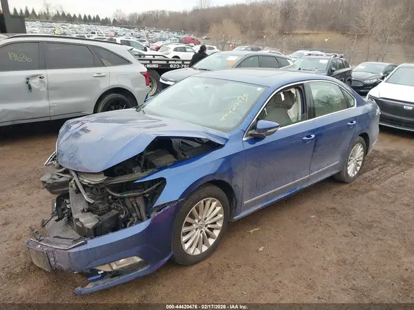 1VWBT7A33HC048844 2017 VOLKSWAGEN PASSAT - Image 2