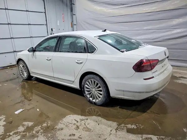 1VWBT7A33HC049153 2017 VOLKSWAGEN PASSAT - Image 2