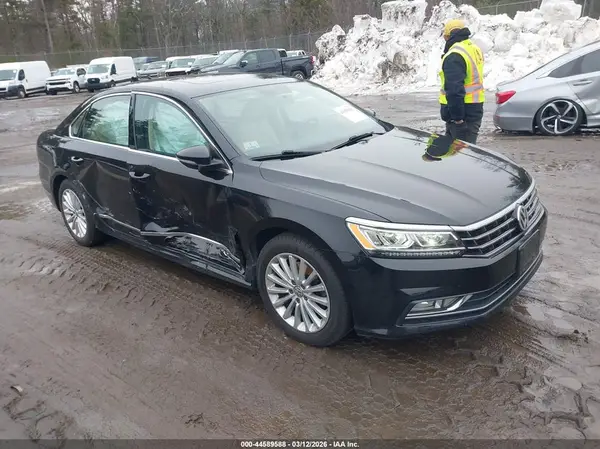 1VWBT7A33HC050917 2017 VOLKSWAGEN PASSAT - Image 1